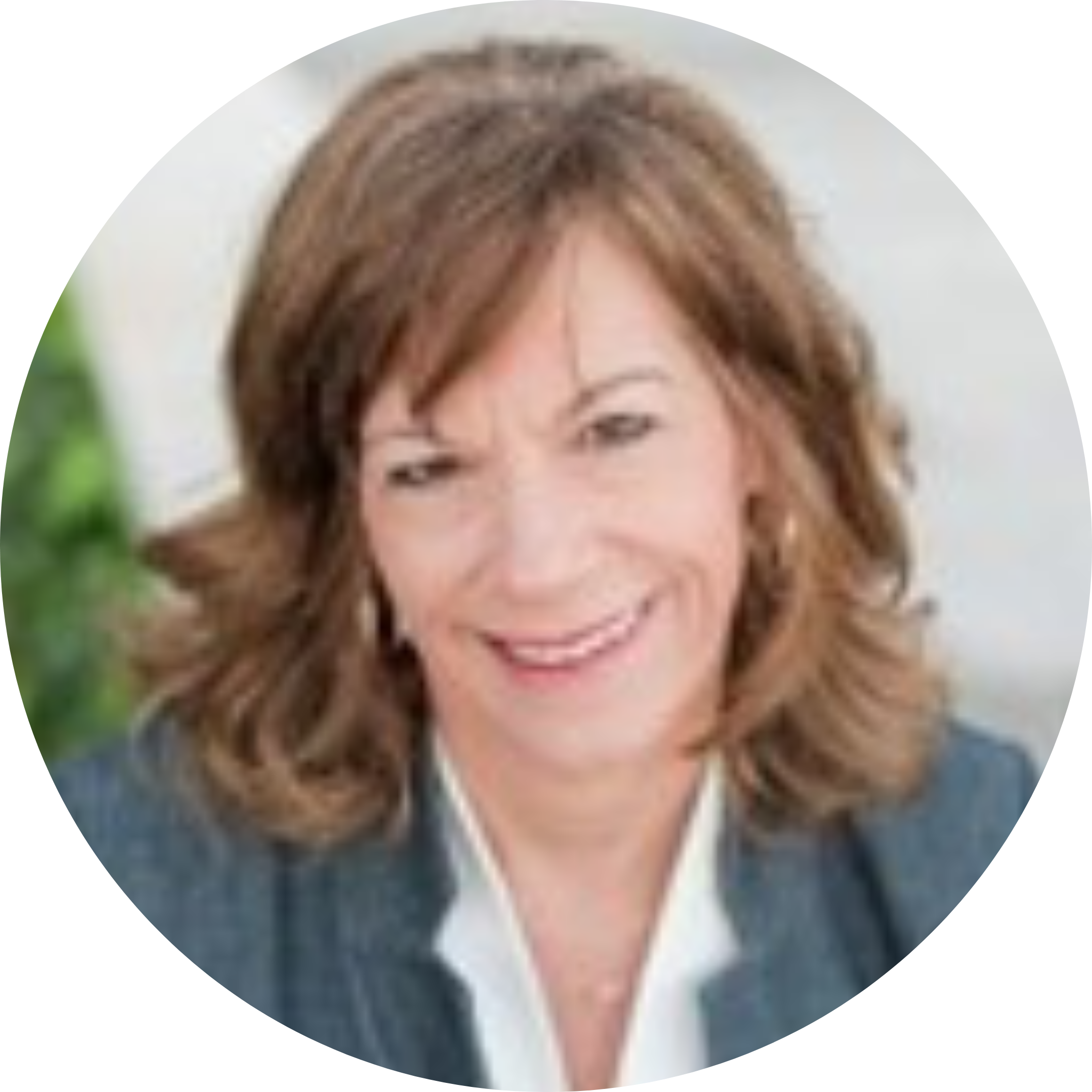 Lynn Williams Headshot 